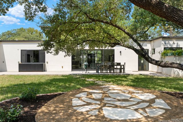 210 Cliffside, Shavano Park, TX 78231