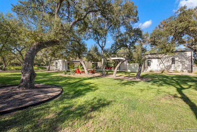 210 Cliffside, Shavano Park, TX 78231