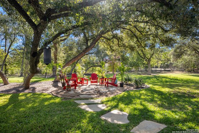 210 Cliffside, Shavano Park, TX 78231