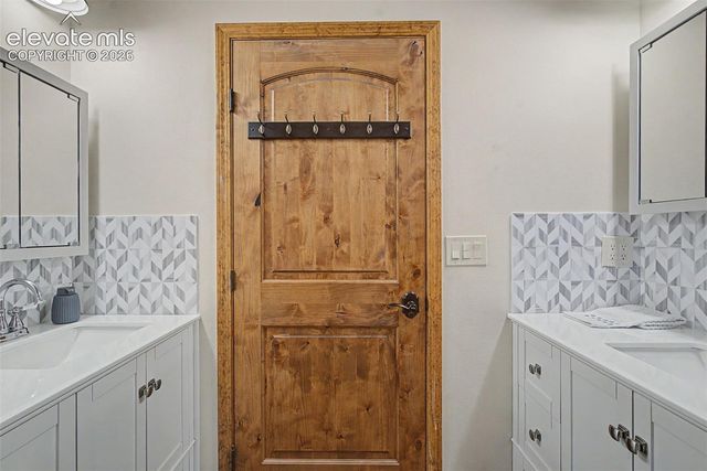 621 School House Hollow, Victor, CO 80860