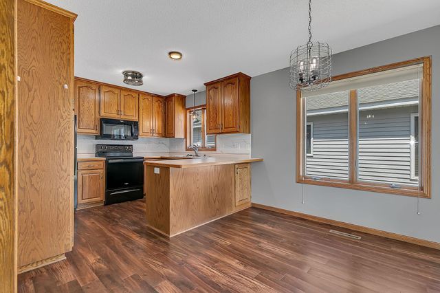 914 Willow Grove Circle, Waite Park, MN 56387