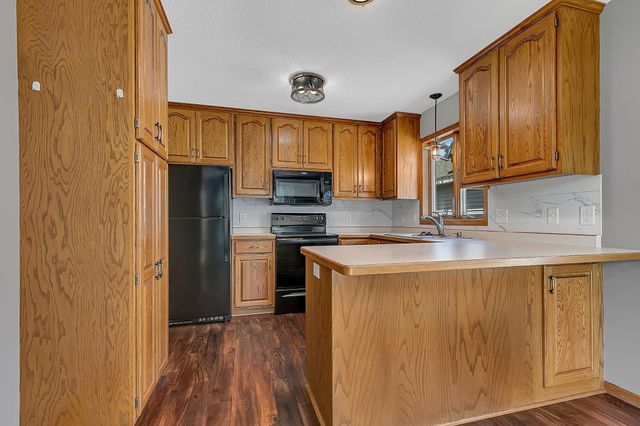 914 Willow Grove Circle, Waite Park, MN 56387