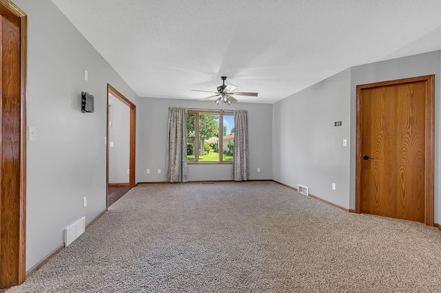 914 Willow Grove Circle, Waite Park, MN 56387