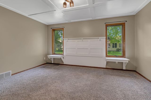 914 Willow Grove Circle, Waite Park, MN 56387