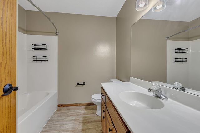 914 Willow Grove Circle, Waite Park, MN 56387