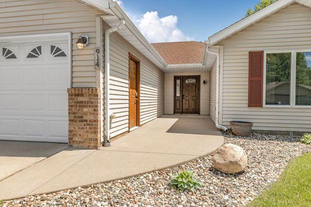 914 Willow Grove Circle, Waite Park, MN 56387