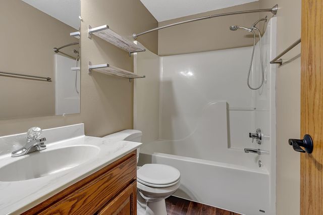 914 Willow Grove Circle, Waite Park, MN 56387