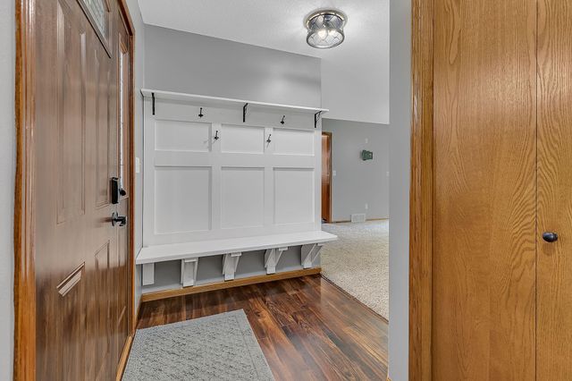 914 Willow Grove Circle, Waite Park, MN 56387