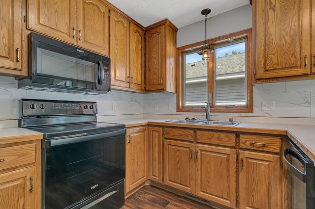 914 Willow Grove Circle, Waite Park, MN 56387