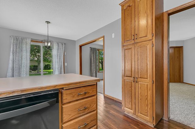 914 Willow Grove Circle, Waite Park, MN 56387