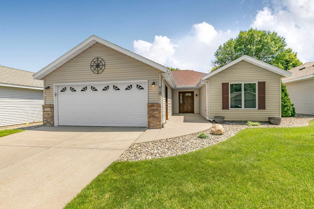914 Willow Grove Circle, Waite Park, MN 56387