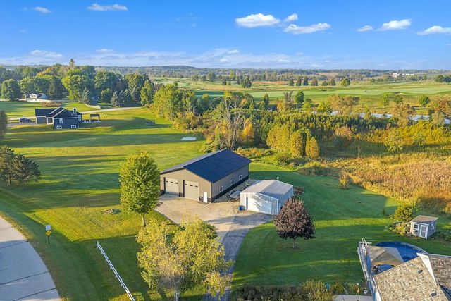 1717 Ernst DRIVE, Hartford, WI 53027