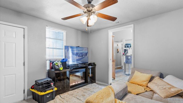 128 RIVERVIEW RD, Mcqueeney, TX 78123