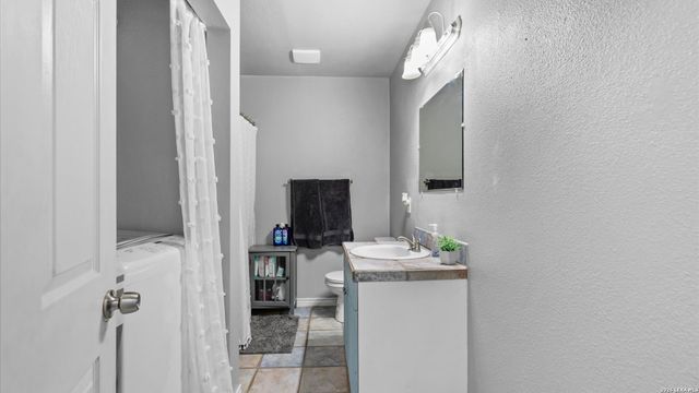 128 RIVERVIEW RD, Mcqueeney, TX 78123