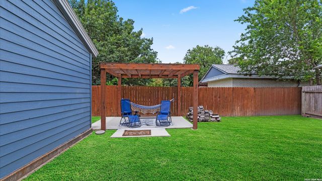 128 RIVERVIEW RD, Mcqueeney, TX 78123