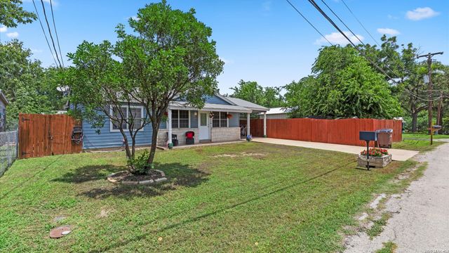 128 RIVERVIEW RD, Mcqueeney, TX 78123