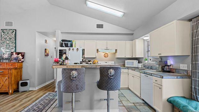 128 RIVERVIEW RD, Mcqueeney, TX 78123