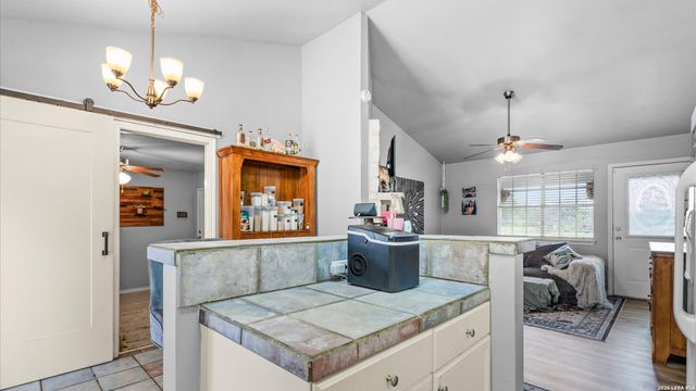 128 RIVERVIEW RD, Mcqueeney, TX 78123