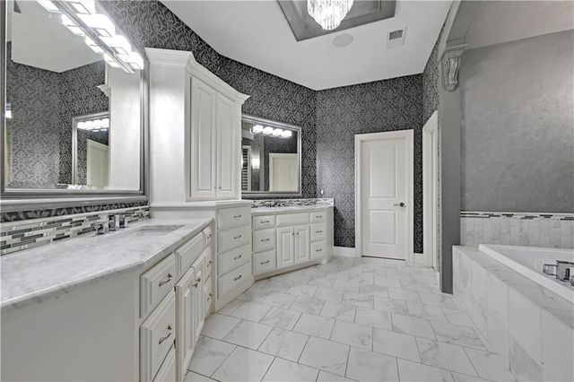 9429 W 162nd Street, Overland Park, KS 66085