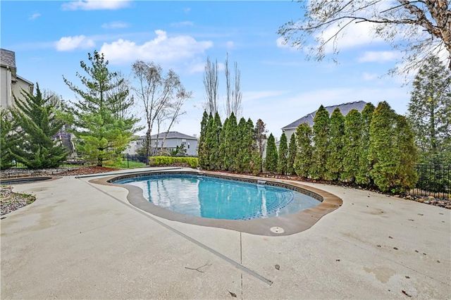 9429 W 162nd Street, Overland Park, KS 66085