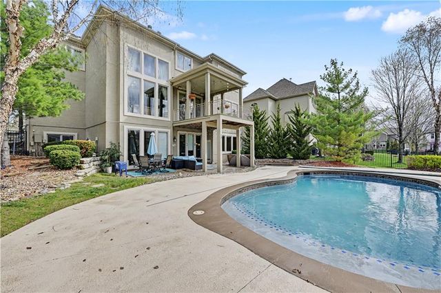 9429 W 162nd Street, Overland Park, KS 66085