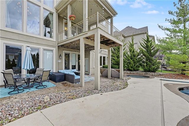 9429 W 162nd Street, Overland Park, KS 66085