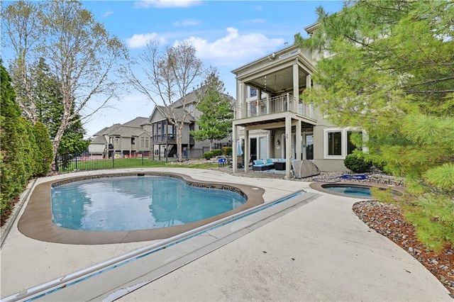9429 W 162nd Street, Overland Park, KS 66085