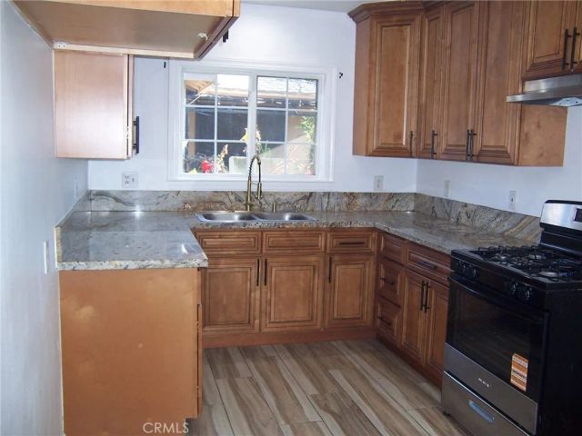 1023 S Castlegate, Compton, CA 90221