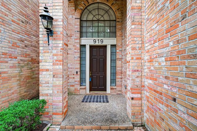 919 Ivy Parkway Drive, Houston, TX 77077