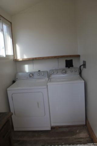 303 S Nueces, San Antonio, TX 78207