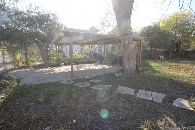 303 S Nueces, San Antonio, TX 78207