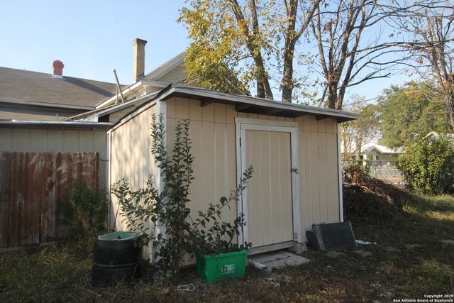 303 S Nueces, San Antonio, TX 78207