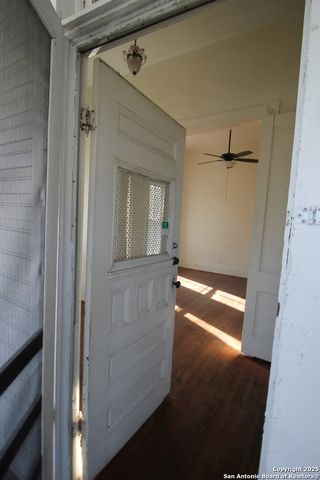 303 S Nueces, San Antonio, TX 78207