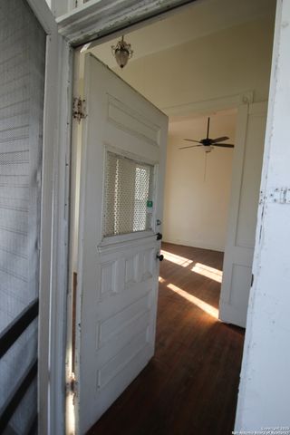 303 S Nueces, San Antonio, TX 78207