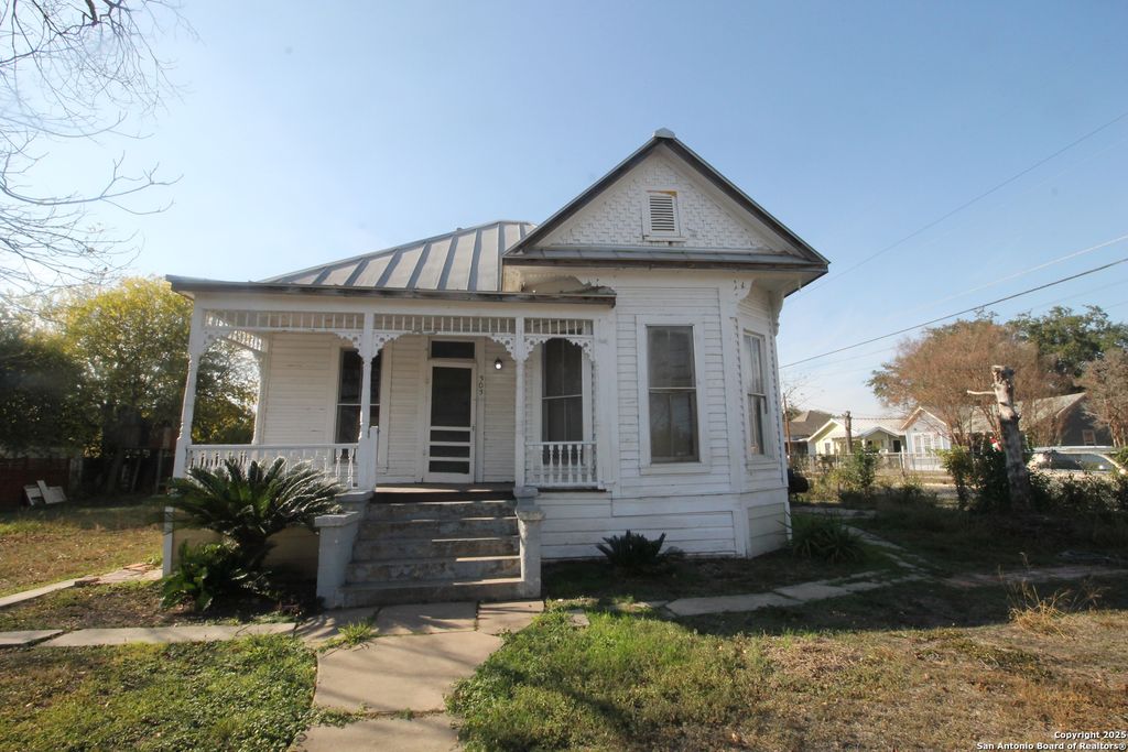 303 S Nueces, San Antonio, TX 78207