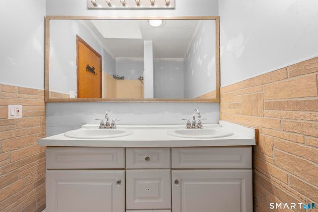 805 Woodin Street, Hamden, CT 06514