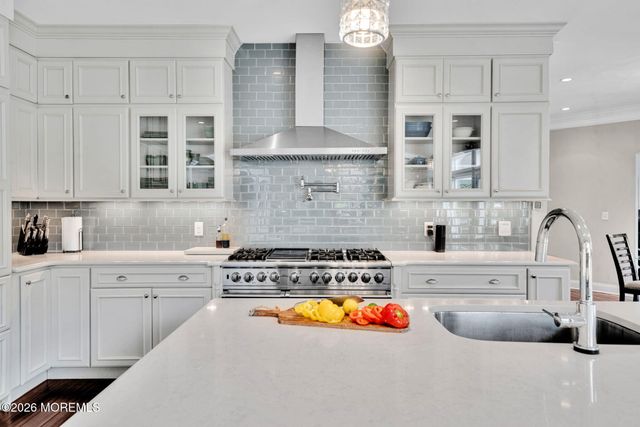2 Hop Brook Lane, Holmdel, NJ 07733