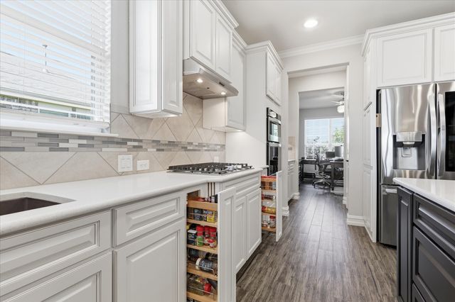 8870 Silent River Road, Frisco, TX 75036
