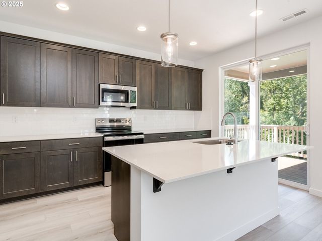 2031 Ne CURRIN CREEK Dr, Estacada, OR 97023