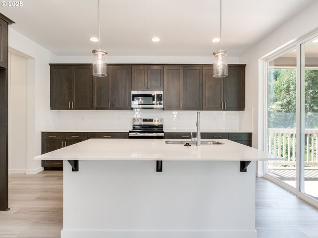 2031 Ne CURRIN CREEK Dr, Estacada, OR 97023