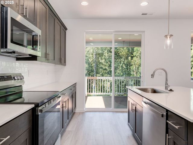 2031 Ne CURRIN CREEK Dr, Estacada, OR 97023