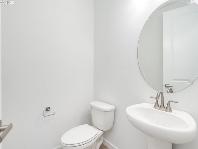 2031 Ne CURRIN CREEK Dr, Estacada, OR 97023