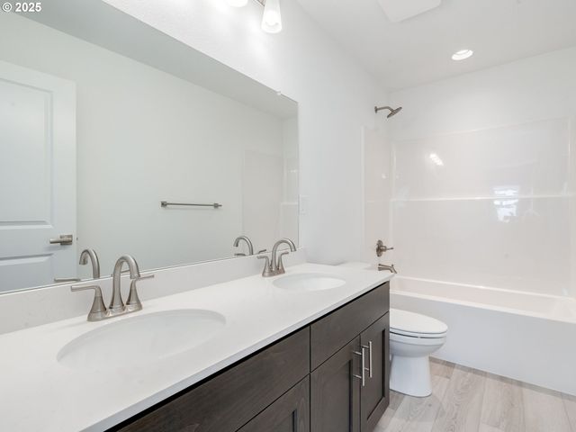 2031 Ne CURRIN CREEK Dr, Estacada, OR 97023