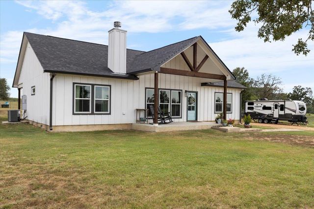 3389 Sparta Field RD, Waelder, TX 78959