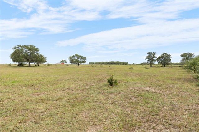3389 Sparta Field RD, Waelder, TX 78959