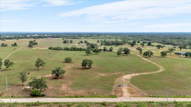 3389 Sparta Field RD, Waelder, TX 78959