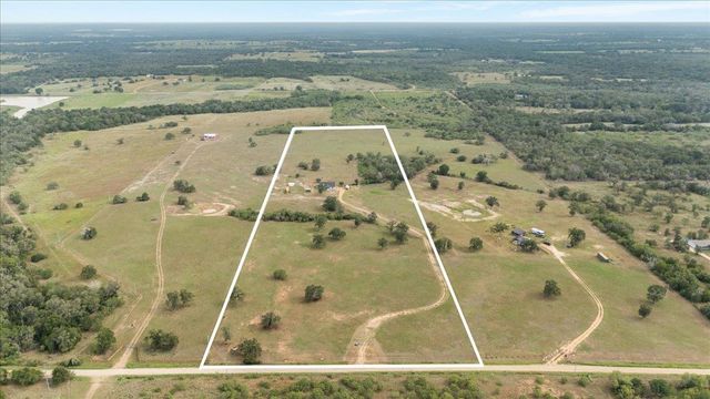 3389 Sparta Field RD, Waelder, TX 78959