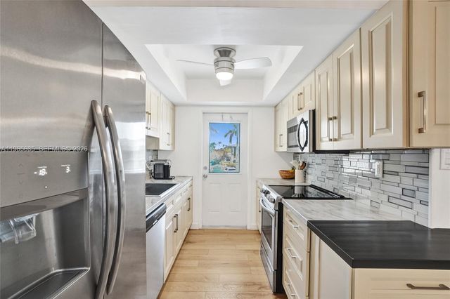 934 SE 9th Ave 17, Pompano Beach, FL 33060