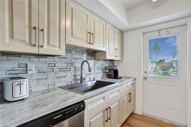 934 SE 9th Ave 17, Pompano Beach, FL 33060