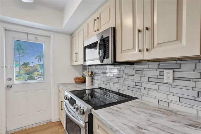 934 SE 9th Ave 17, Pompano Beach, FL 33060